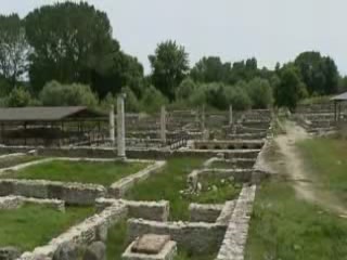  اليونان:  ديون، بيريا:  
 
 Defensive walls of the ancient Dion