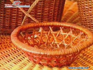  摩尔多瓦:  
 
 Moldovan Traditional Arts and Crafts