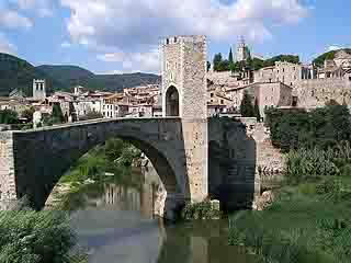  إسبانيا:  Catalunya:  
 
 Besalú