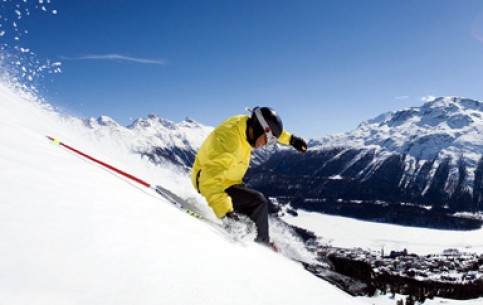 Энгадин – мировой лыжный курорт. Трассы Санкт-Морица и Понтрезины рассчитаны как на любителей, так и профессионалов. Открыты лыжные школы