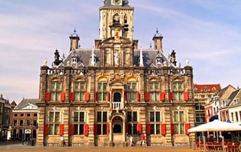 История Нидерландов прославлена художниками и мыслителями. В городах сохранились готические храмы, в сельской местности народные промыслы