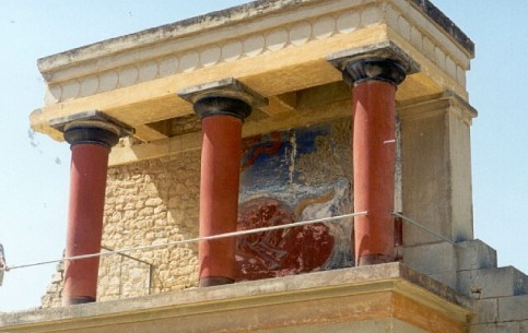 Кносс – археологический заповедник рядом с Ираклионом. Бывшая столица Крита. Интересен развалинами  дворца царя Миноса Кносского дворца