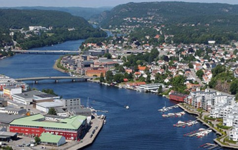 Kristiansand is a favorite vacation spot of the Norwegians. Beautiful beaches begin already in the city. Excellent salmon fishing, delicious fish cuisine 