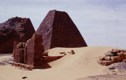 Ancient Nubia, which occupies the northern part of modern Sudan, attracts tourists with unique monuments of the times of Ancient Egypt