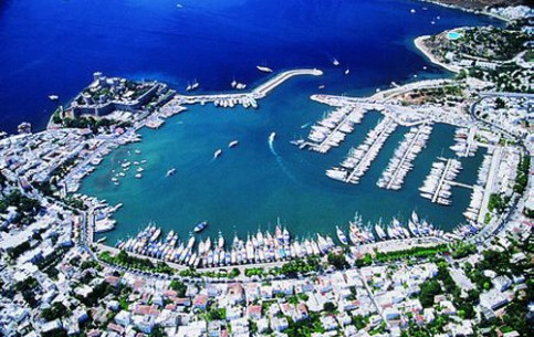  Chosen by European Bohemia, Bodrum is the center of yachting in the Aegean Sea. The maze of ancient streets, ancient castle, bazaars, mandarin gardens