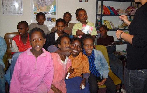Благодаря отсутствию колониального прошлого в Эфиопии нет застарелых обид в отношении приезжих, и местные жители крайне дружелюбны.