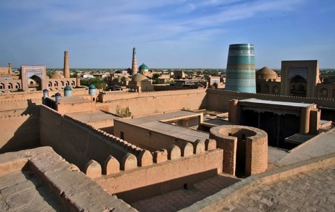 Itchan Kala is the walled inner town of Khiva. The old town retains more than 50 historic monuments and 250 old houses of the 18th or 19th centuries