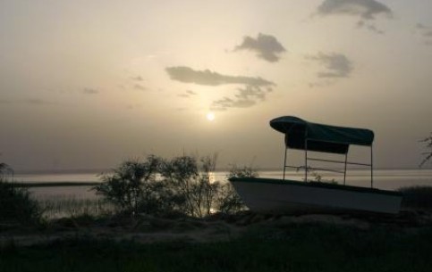 Озеро Лангано — любимое место отдыха эфиопов. Для туристов здесь построено множество отелей с хорошим сервисом.