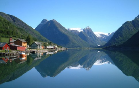 The main attraction of Norway is the varied landscapes that extend across the Arctic Circle. It is famous for its fjord-indented coastline and its lakes and woods
