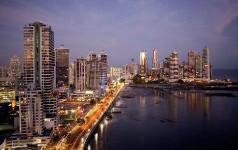 The capital of Panama – Panama city seems to be created for leisure: beaches, parks, museums, narrow streets of old town, colonial and modern architecture