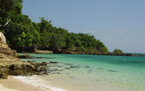 The archipelago of Pearl Islands consists of 16 large and hundreds of smaller islands. Comfortable hotels and white-sand beaches – all conditions for relaxation