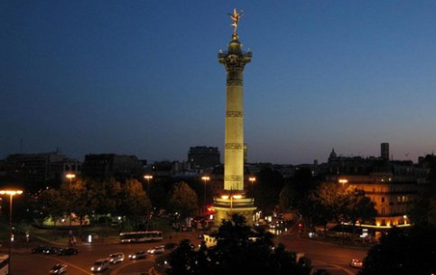 There is no Bastille on Place de la Bastille for over two hundred years! Only the bronze pillar reminds of the medieval fortress, later turned into a prison