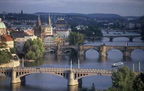 В последнее время особенно популярны пешие экскурсии по Праге.