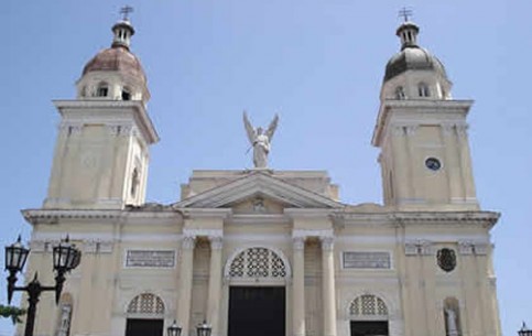 Экскурсия в Сантьяго де Куба — город солнечной погоды, колониальных дворцов, музеев и карнавалов - никого не оставит равнодушным.
