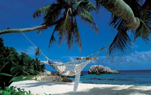 Сейшелы - дорогой и престижный круглогодичный курорт, дайвинг в коралловых рифах, морская рыбалка, экологический туризм