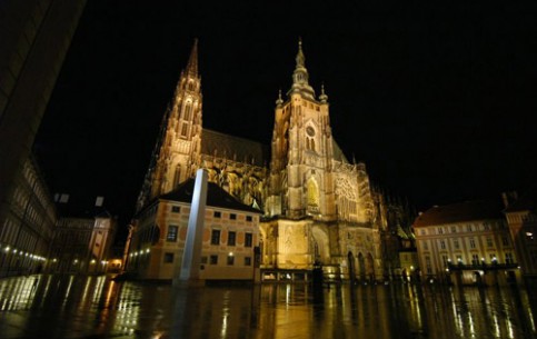 Путешественников, прибывающих в Прагу, неизменно восхищает Собор Святого Вита.