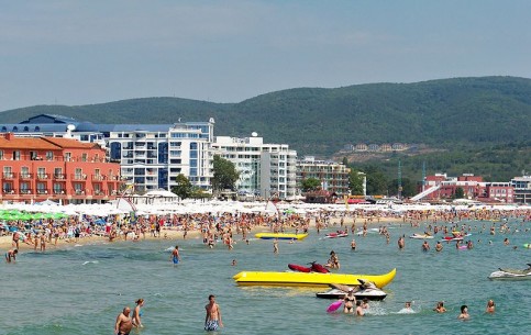 Солнечный берег - самый большой  и популярный курорт Болгарии на экологически чистом  побережье; более ста отелей; пляжная линия более 8 км