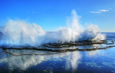 Tonga is a miniature kingdom, famous throughout the world because first of all states of the Earth meets sunrise. Tonga’s coral reefs are among the most beautiful in the world. There are several active volcanoes 