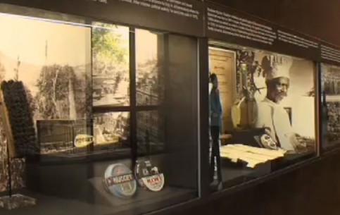  Johannesburg:  南アフリカ共和国:  
 
 Apartheid Museum