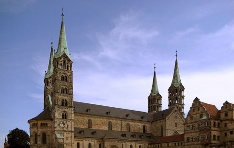 Среди всего прочего в Бамберге обязательно нужно посетить собор Санкт-Петер-унд-Георг - один из семи имперских соборов Германии, памятник архитектуры