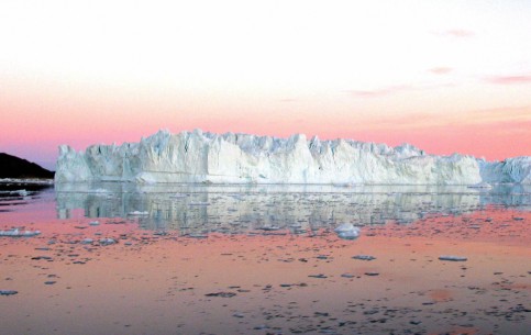  Greenland:  デンマーク:  
 
 Cruise ship MV Discovery in Greenland