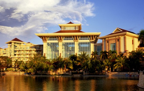  Бруней:  
 
 Отель  Empire Hotel & Country Club