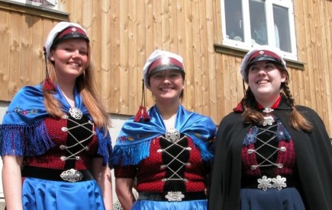В силу своей долгой изоляции от Европы Фареры сумели сохранить самобытную культуру; острова известны своей фольклорной музыкой и народными хороводными танцами