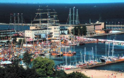 В Гдыне, городе сравнительно молодом, туристам стоит посетить корабли-музеи, пришвартованные у мола, и знаменитый Музей океанографии с морским аквариумом