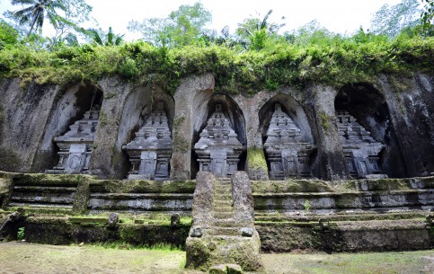 Все туристы, приезжающие на Бали, стремятся посетить храмовый комплекс Гунунг Кави - самую древнюю и самую загадочную достопримпечательность острова