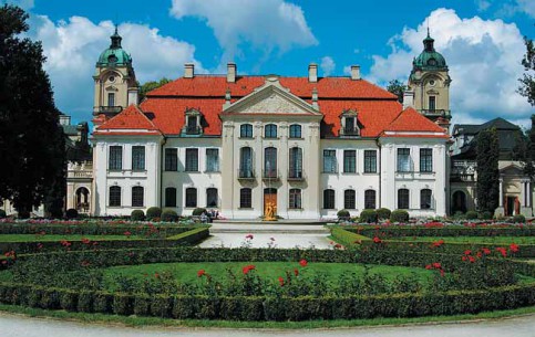 Село Козлувка в Люблинском воеводстве известно прежде всего музеем Замойских – великолепным  ансамблем барочной дворцово-парковой архитектуры 