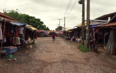  Лаос:  
 
 Рынок Зонгнами
