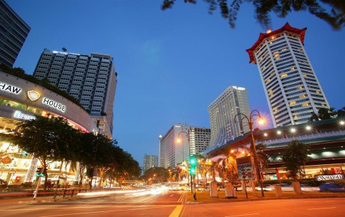  シンガポール:  
 
 Orchard Road