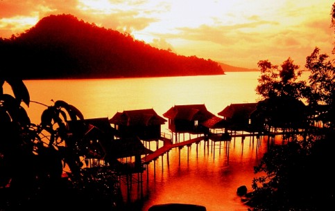 Pangkor Island: wide choice of hotels of all categories; Dutch 17th century fort; excellent beaches; exciting diving; exotic flora and fauna.