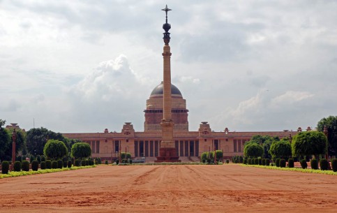 Построенный почти век назад Раштрапати-Бхаван, то есть Президентский дворец, поныне остается крупнейшей в мире официальной резиденцией главы государства 
