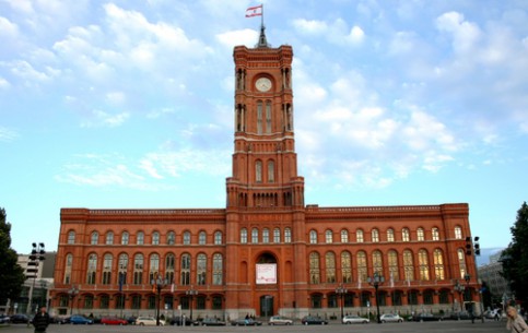  Берлин:  Германия:  
 
 Красная ратуша в Берлине