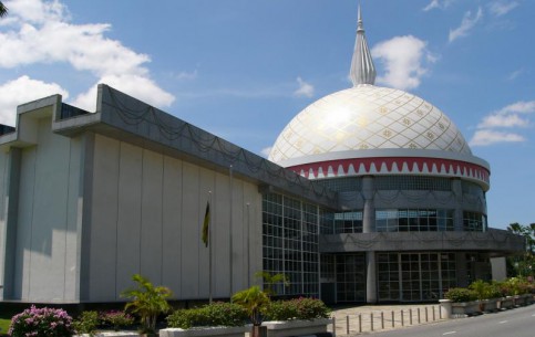 Бандар-Сери-Бегаван:  Бруней:  
 
 Музей королевских регалий