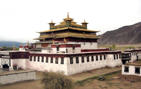 Буддийский монастырь Самье на горе Хабужишань в округе Шаньнань - древнейший монастырь и одна из самых важных духовных обителей центрального Тибета
