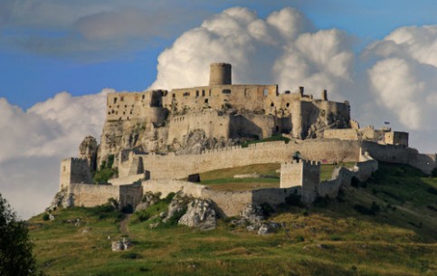 Спишский Град (12 век) - самый большой замок Словакии, уникальный памятник Всемирного наследия ЮНЕСКО, один из интереснейших туристических объектов в стране