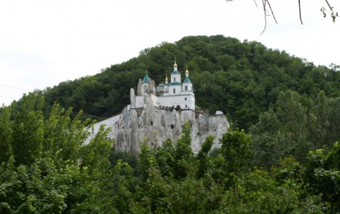 Город-курорт Святогорск по праву называют жемчужиной туристического Донбасса. Святогорская лавра, Историко-архитектурный заповедник, природный парк Святые горы