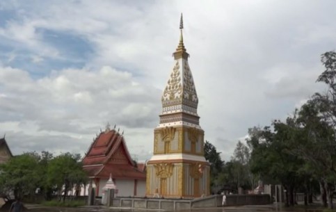 Храм Ват-Прабат в провинции Борикхамсай, между Вьентьяном и Паксаном, является крупнейшим в Лаосе центром религиозного и туристического паломничества