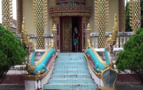 Древний храмовый комплекс Ват-Сайяпум на берегу Меконга - один из самых посещаемых туристических объектов в провинциальном городе Саваннакхет