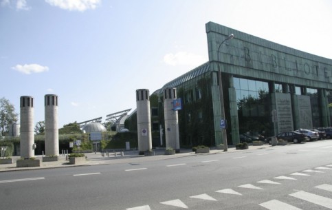  Warszawa:  ポーランド:  
 
 Warsaw University Library