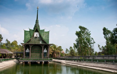  تايلاند:  
 
 Wat Lan Kuad