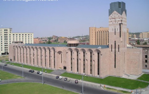  エレバン:  アルメニア:  
 
 Yerevan History Museum