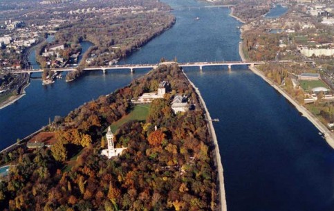 Margaret Island is an island in Danube in the heart of the city. Ruins of Dominican monastery, picturesque parks, Japaneese garden, thermal baths, fish pond, zoological gardens
