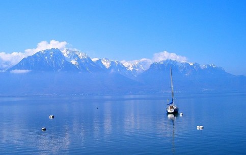 Lake Geneva is the largest in the Alps and second largest in Europe. Crystal-clear water, picturesque shores with charming villages, famous vineyards and fashionable resorts