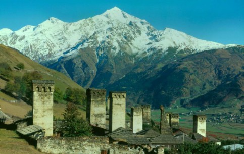 Сванетия – исторический высокогорный район Грузии, населенный сванами, из-за труднодоступности практически не поменявший свой облик за последние несколько веков